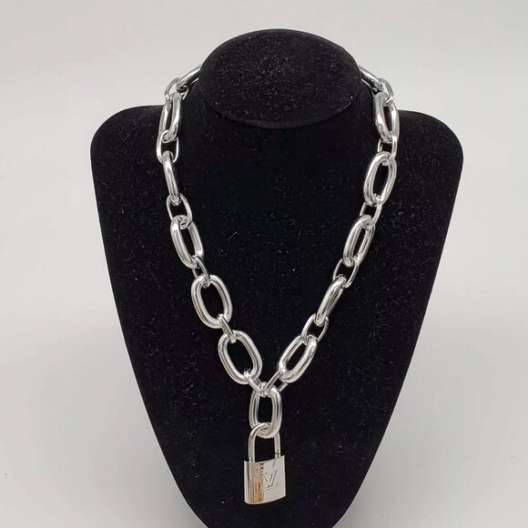 Authentic Louis Vuitton Lock & Key with Unbranded Silver Plated Chain Necklace - Picture 6 of 6